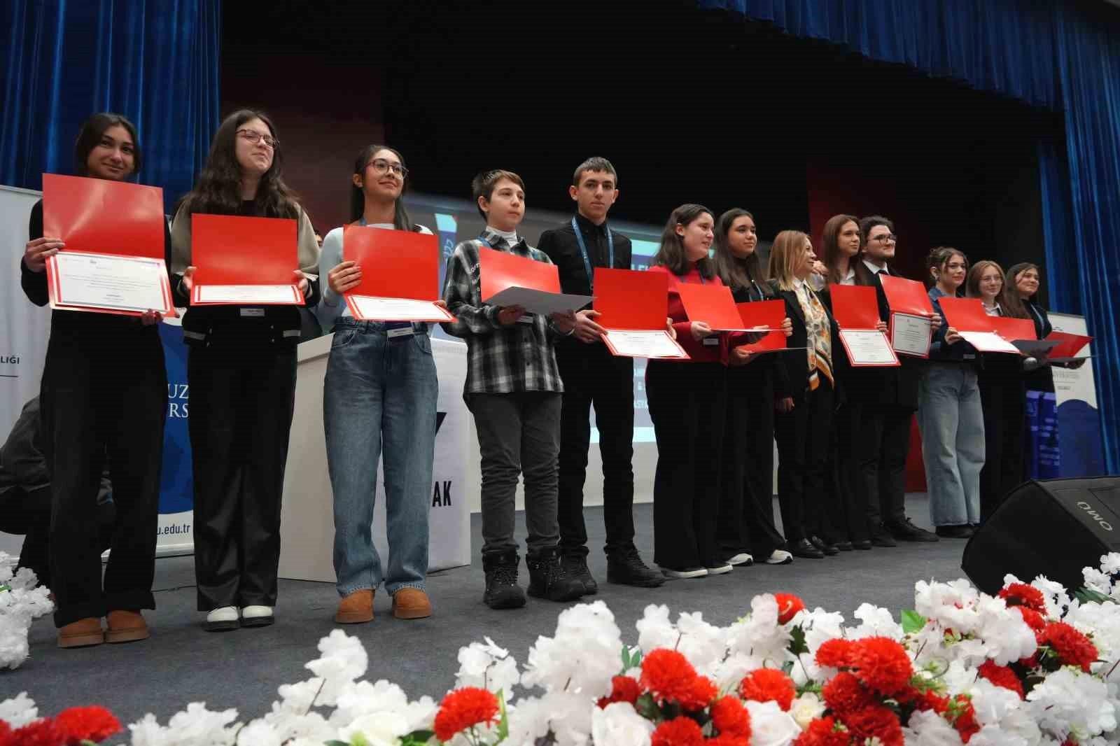 Lise Öğrencilerinin Araştırma Projeleri Yarışmasında Büyük Başarı Sevinci