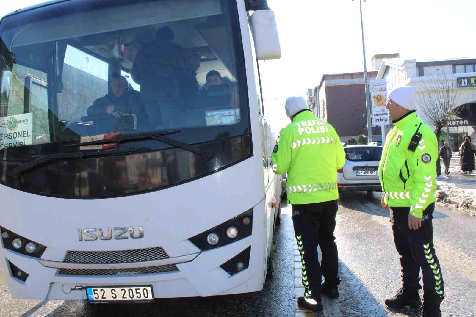 Ünye'de Kar Yağışı Sonrası Trafik Denetimi