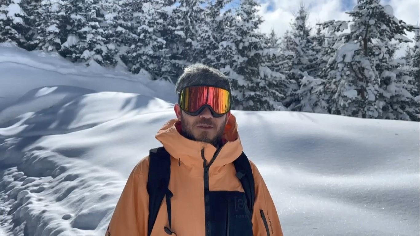 Ordu'da Kış Eğlencesi: Karla Kaplı Sokaklarda Snowboard Keyfi
