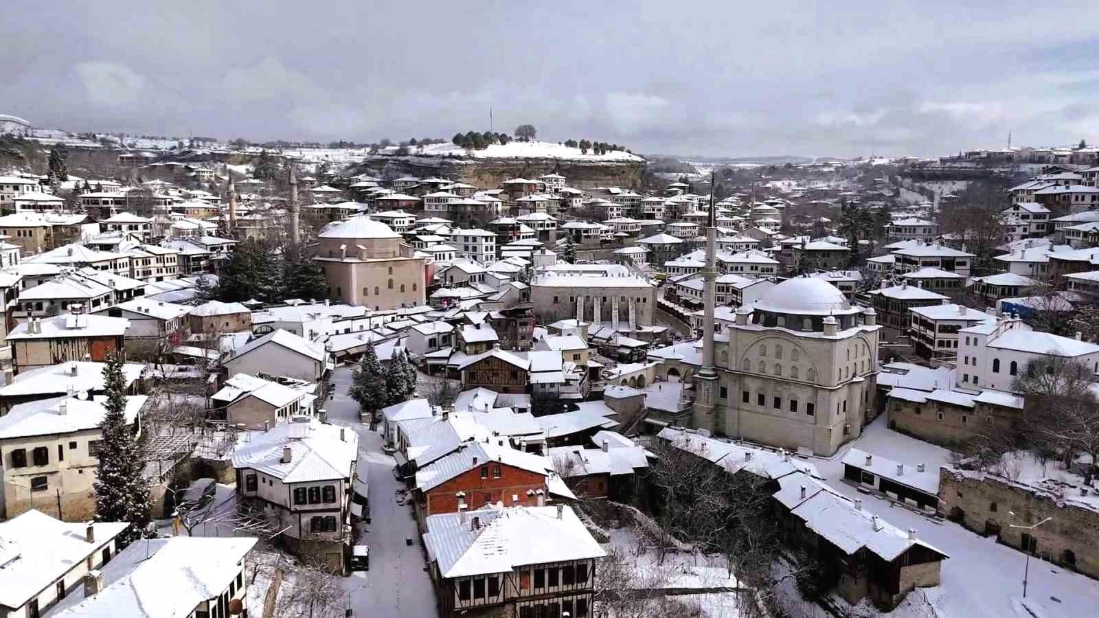 Safranbolu’da Kış Manzarası: Tarihi Dokunun Beyaz Gelinliği