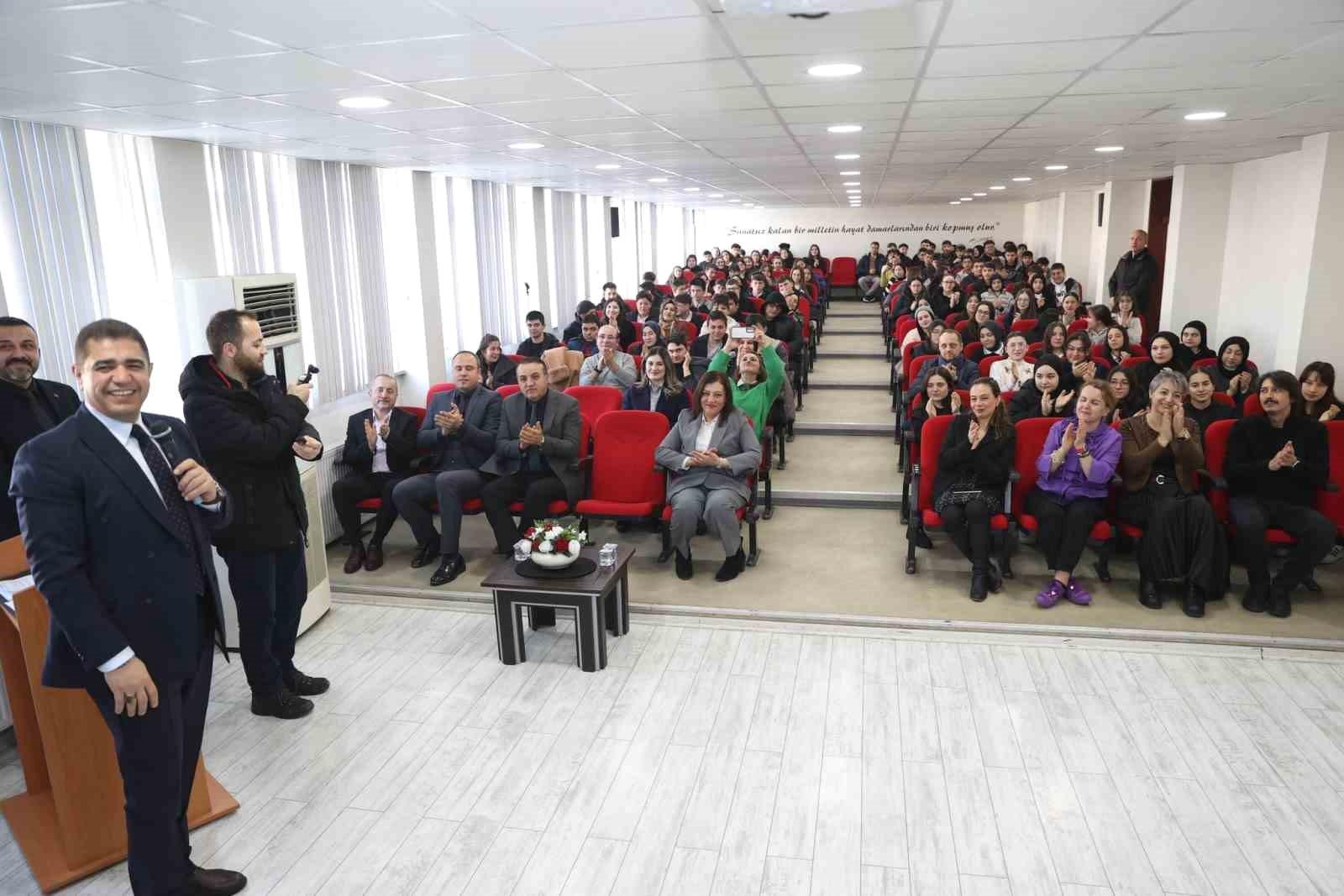 Neşet Ertaş Anısına Duygu Dolu Bir Program