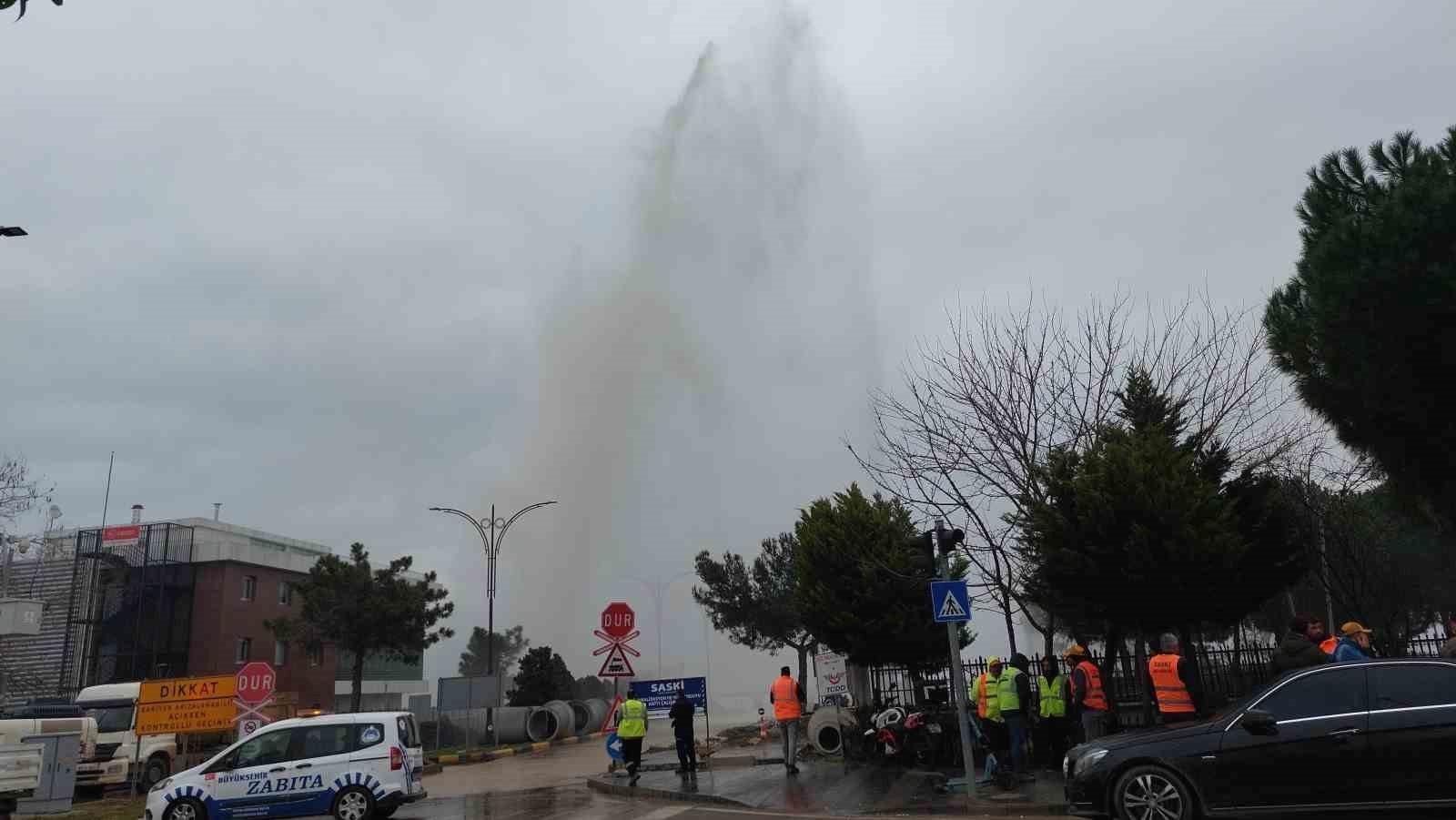 Samsun'da Su Borusu Patladı, Şelale Gibi Fışkırdı