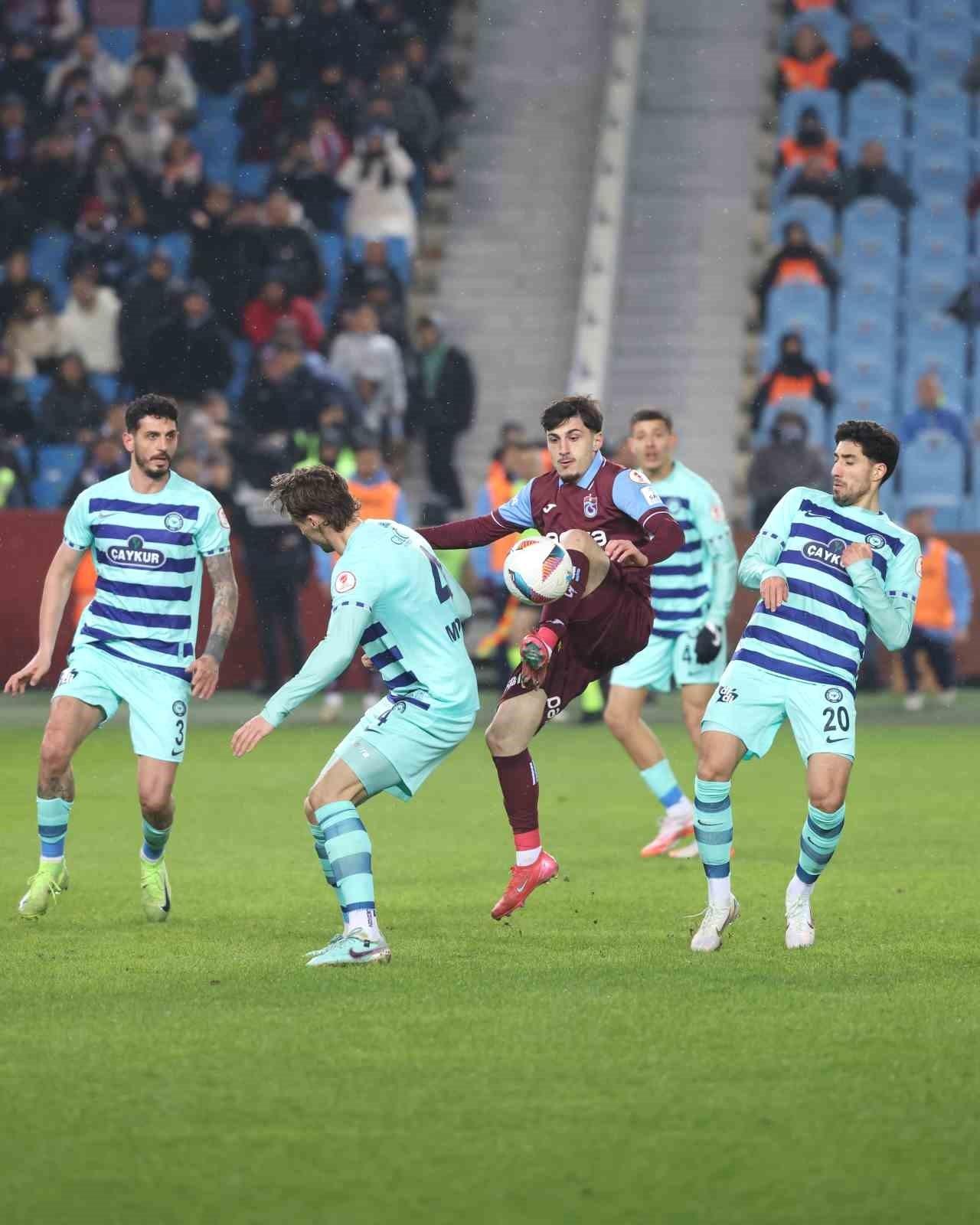 Trabzonspor, Çaykur Rizespor'u 5-2 Geçerek Ziraat Türkiye Kupası'nda İlerliyor