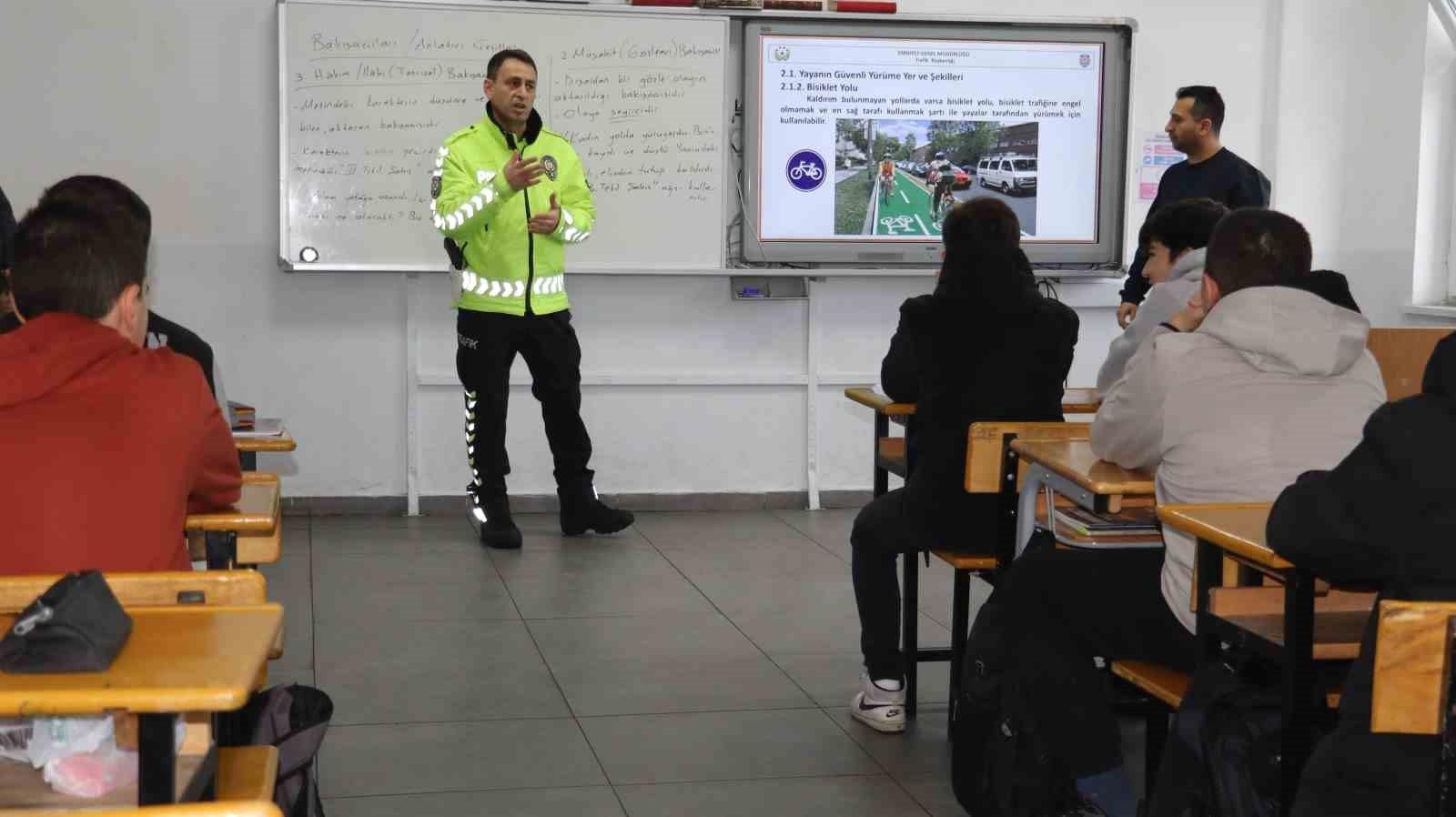 Bolu'da Öğrencilere Neşeli Trafik Eğitimi Verildi