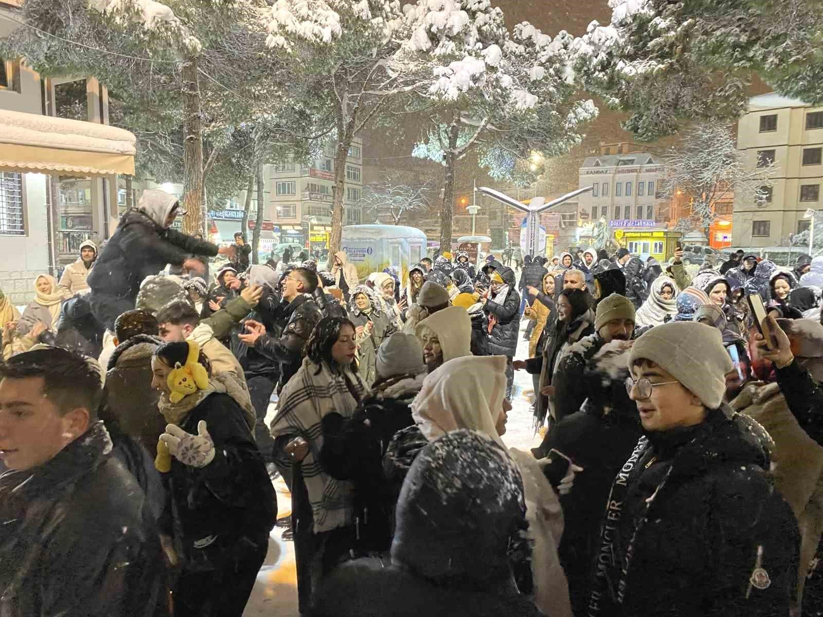 Ünye'de Kar Şenliği Coşkusu