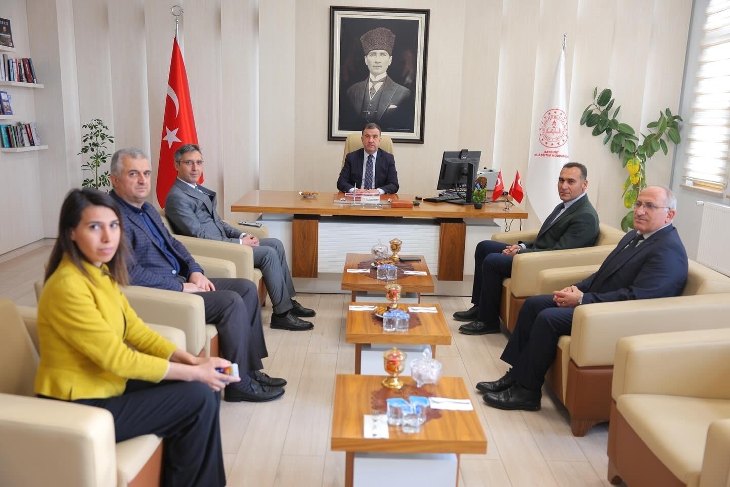 Bayburt Valisi Eldivan'dan SGK ve Milli Eğitim Ziyareti