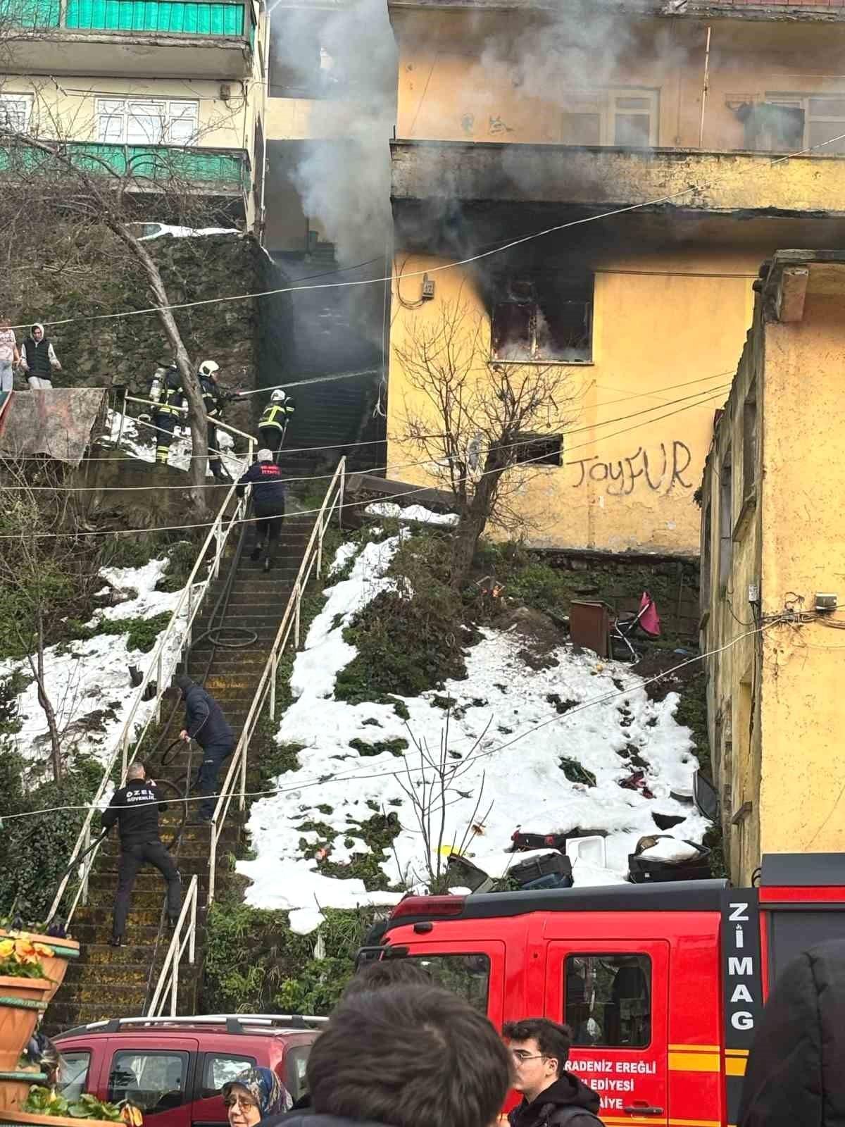 Zonguldak'ta Elektrik Kontağından Yangın: 1 Kişi Dumandan Etkilendi