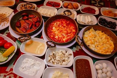 Şarap ve Zeytin Turları: Ege Bölgesi’nin Lezzet Durakları